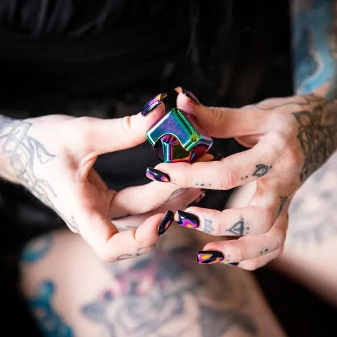 Kaiko oil stick spinning cube