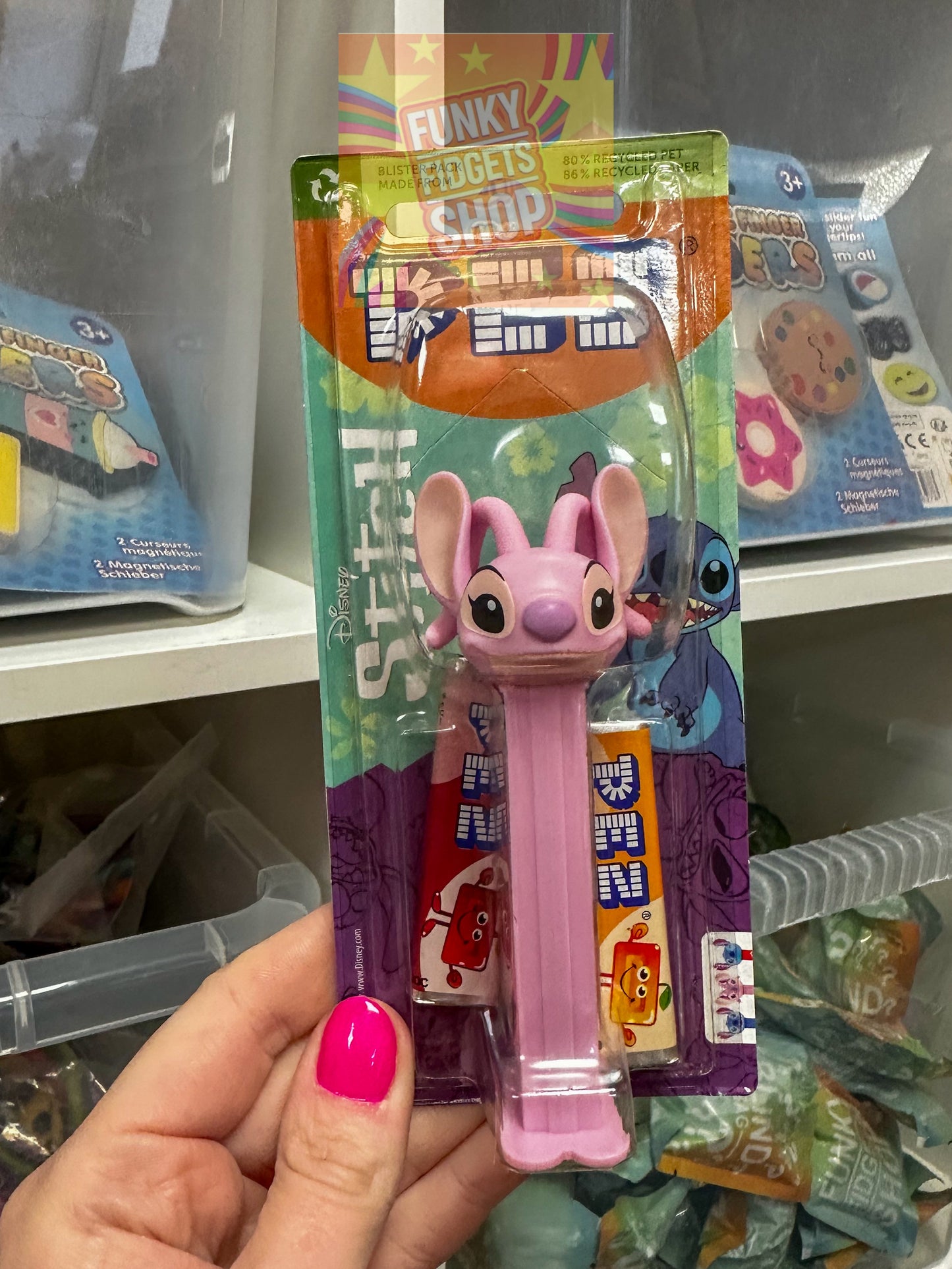 Pez sweet dispenser + 2 packets of Pez sweets