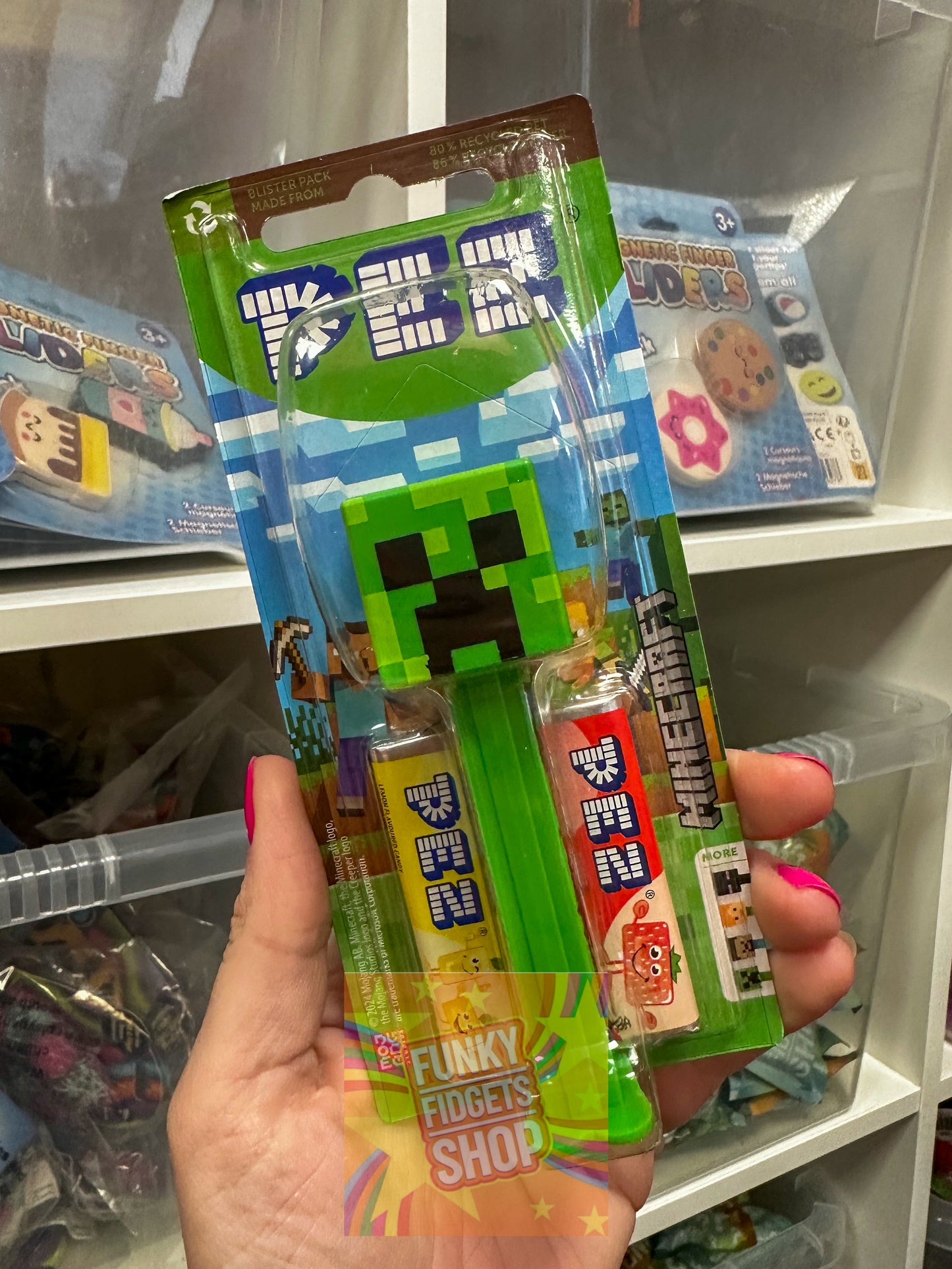 Pez sweet dispenser + 2 packets of Pez sweets