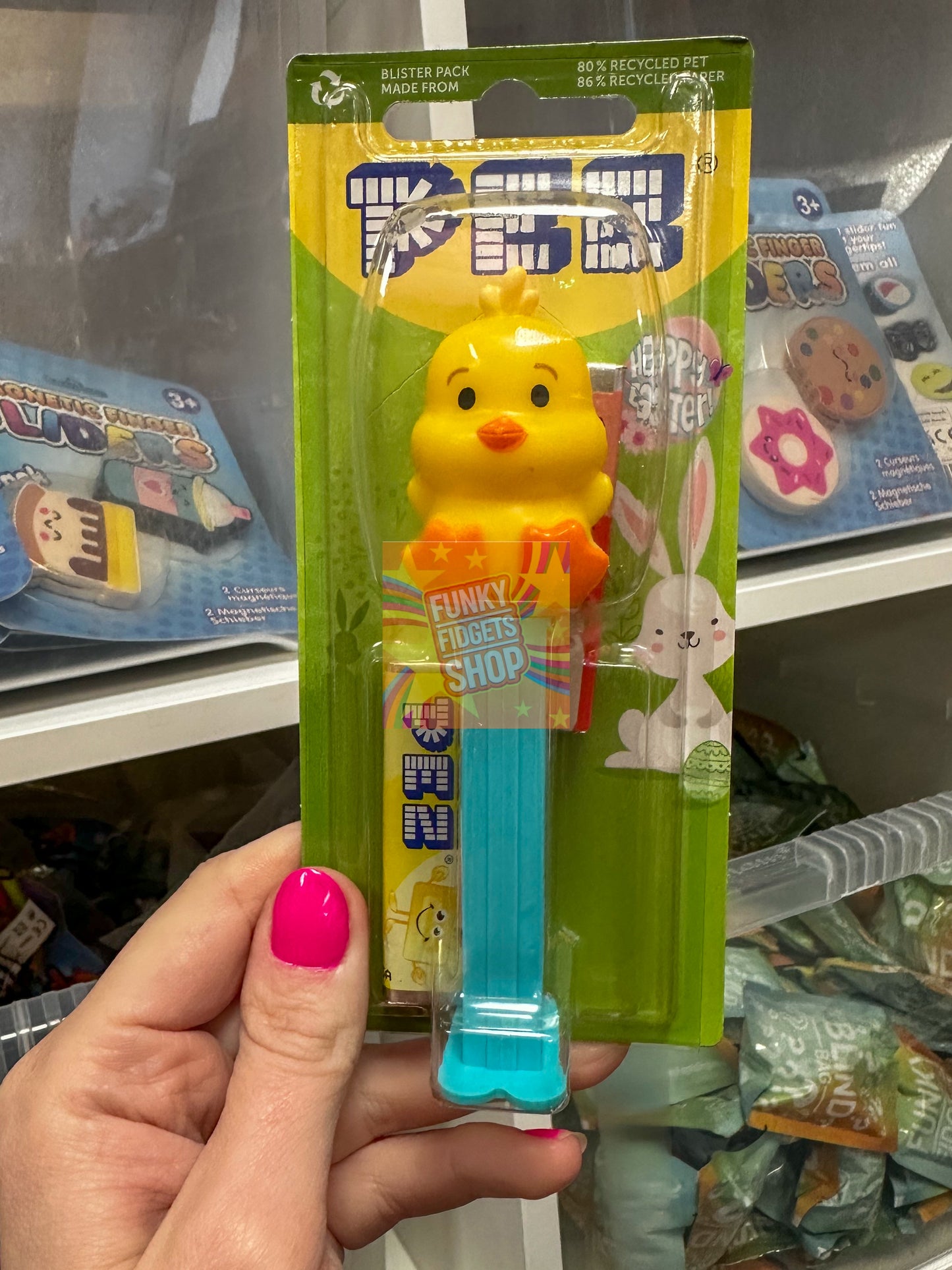 Pez sweet dispenser + 2 packets of Pez sweets