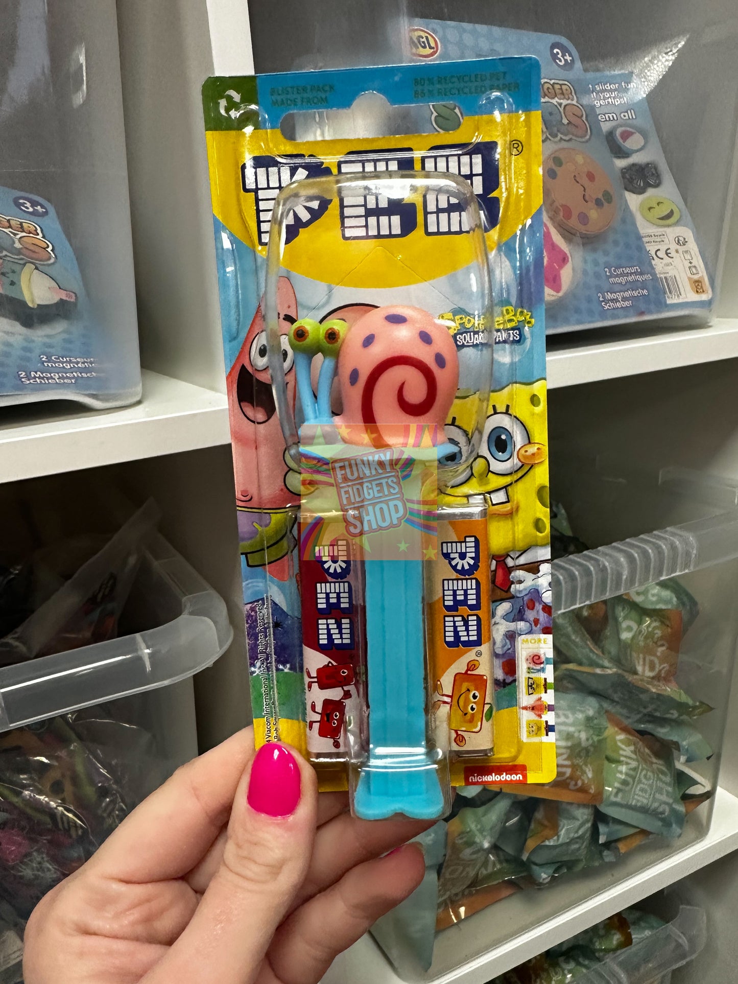 Pez sweet dispenser + 2 packets of Pez sweets