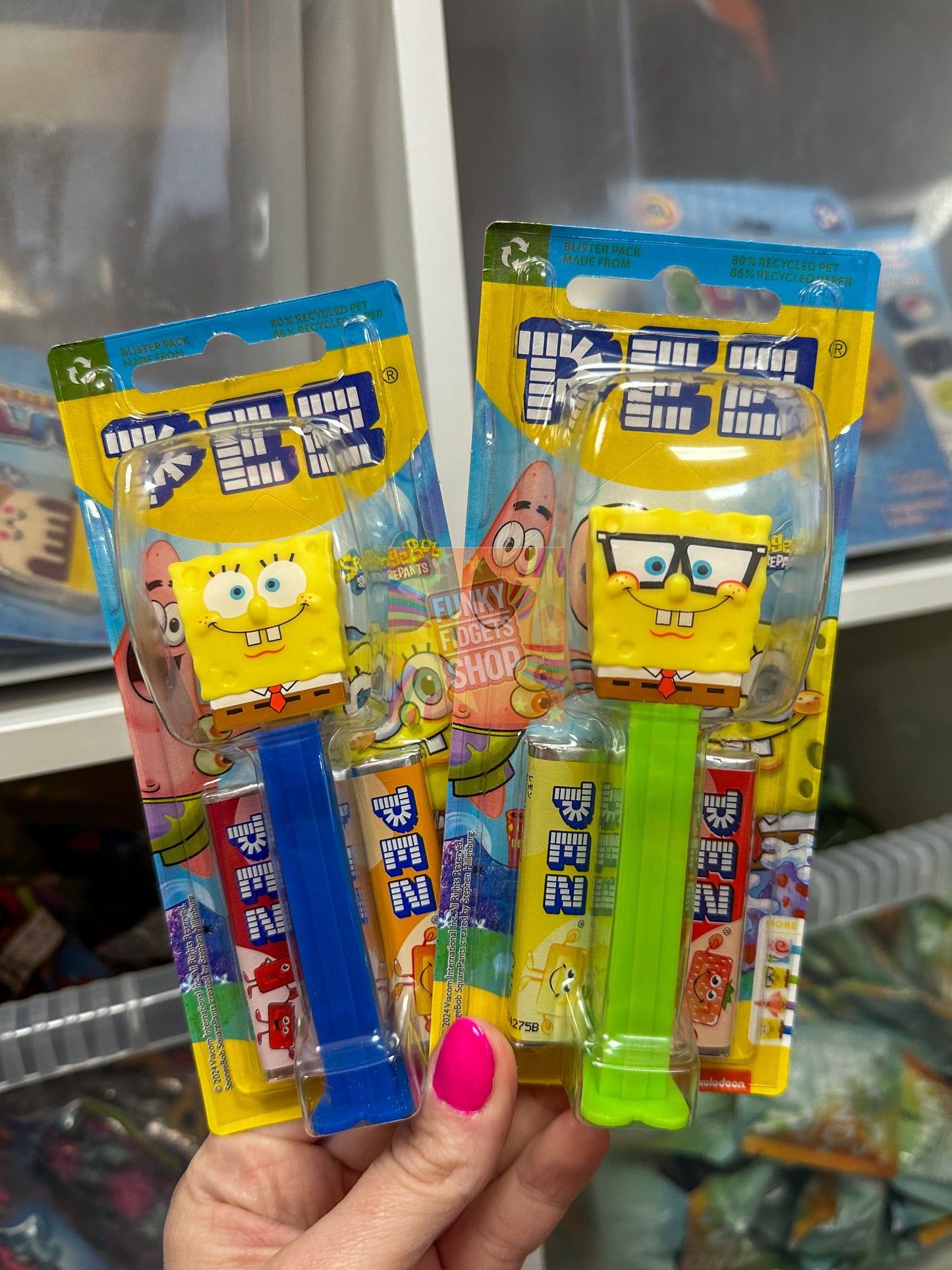 Pez sweet dispenser + 2 packets of Pez sweets