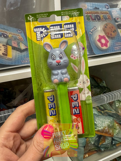 Pez sweet dispenser + 2 packets of Pez sweets