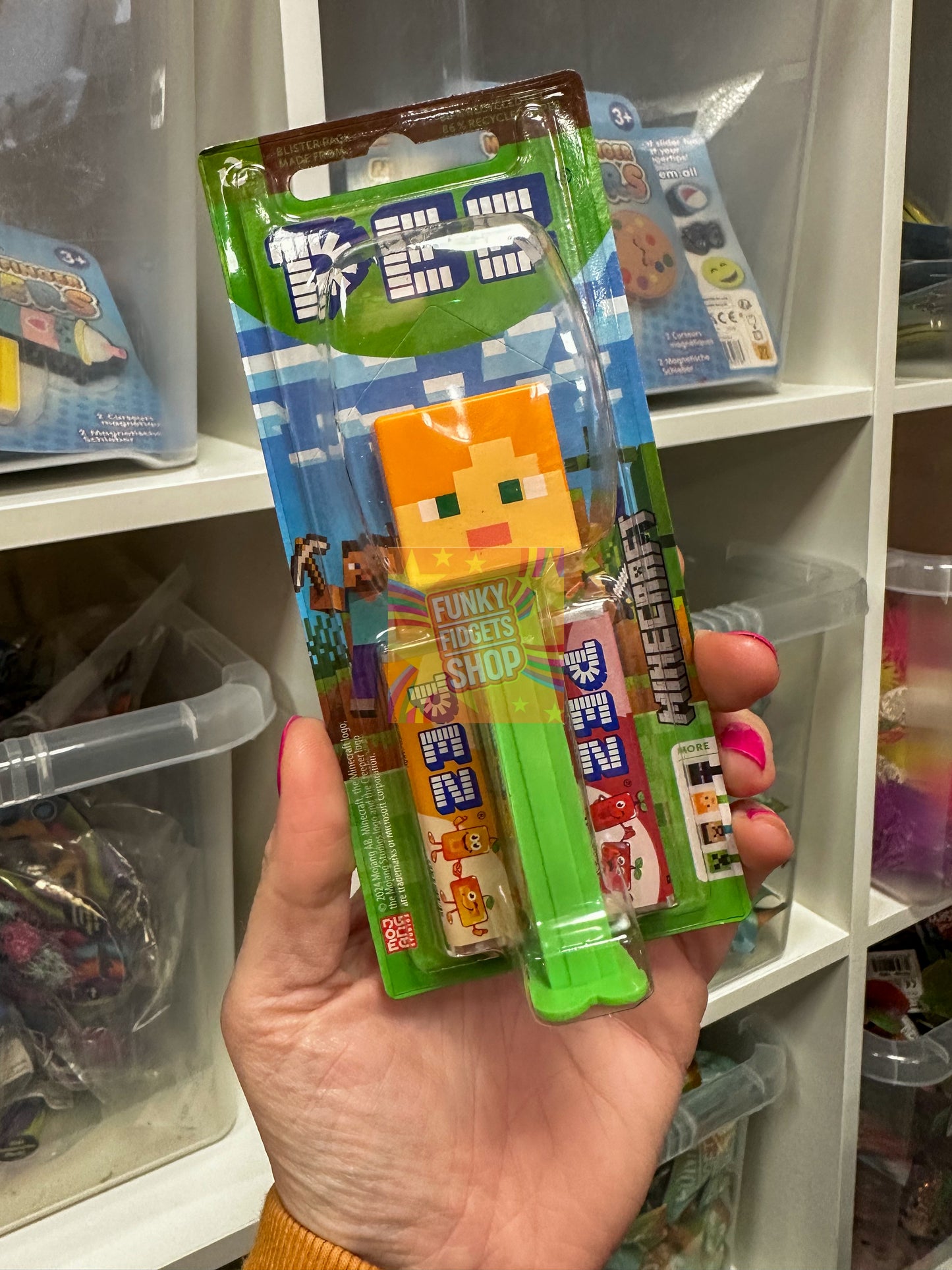 Pez sweet dispenser + 2 packets of Pez sweets