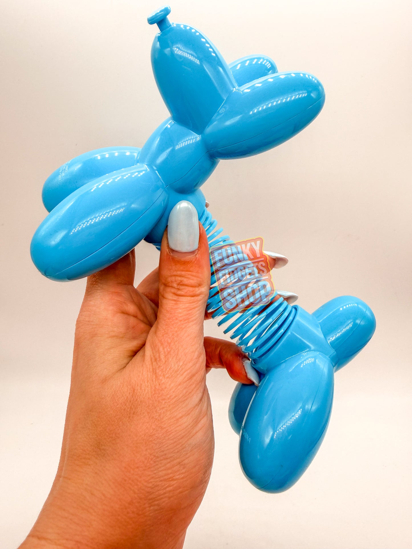 Springy balloon dog