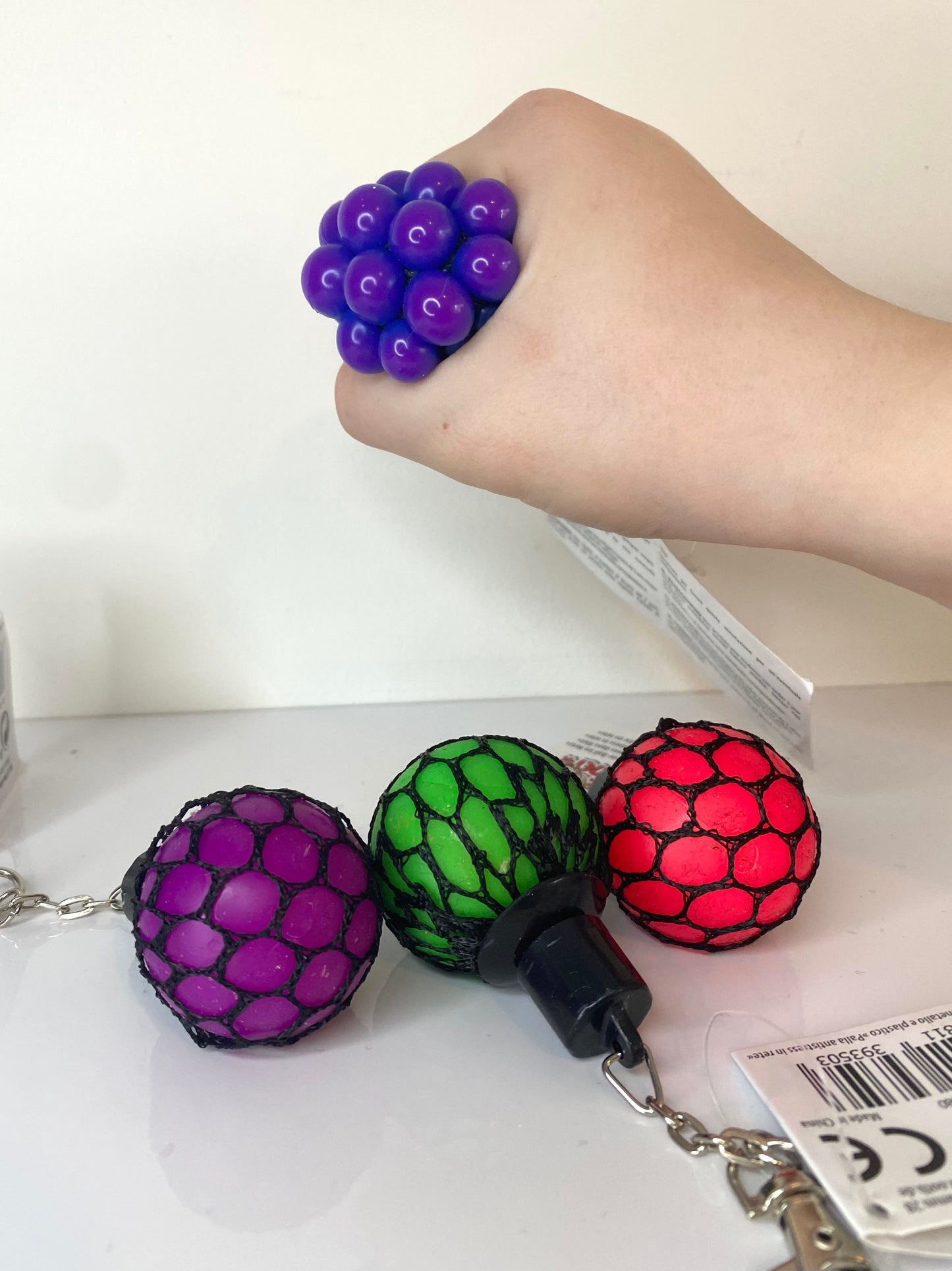 Colour change mesh ball keychain